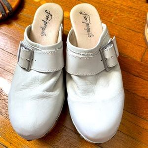 Free People Clogs White, Sz 39